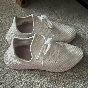 Woman’s nike dear run tennis shoes. Size 7.5